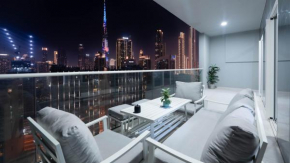 Luxury 2BR apartment with Burj View GYM & Pool